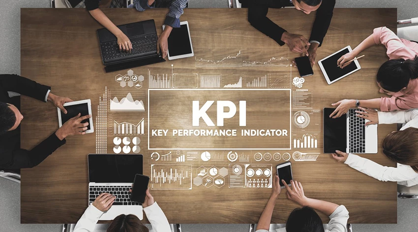 KPI چیست و چگونه با گزارش کار روزانه به ارزیابی عملکرد کمک می کند